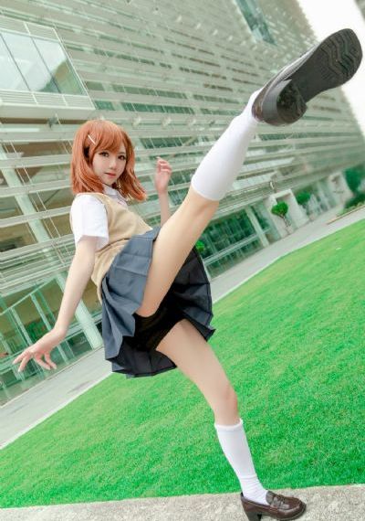 坤坤戳进别人的桃子里面_720高清完整版