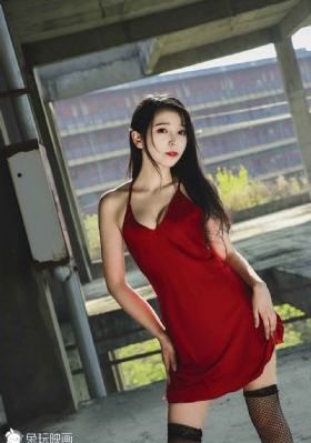 挽起裙子迈开腿坐下去的文案_高清视频大全