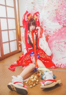 高跟美妇跪撅白嫩臀部_高清字幕版在线播放